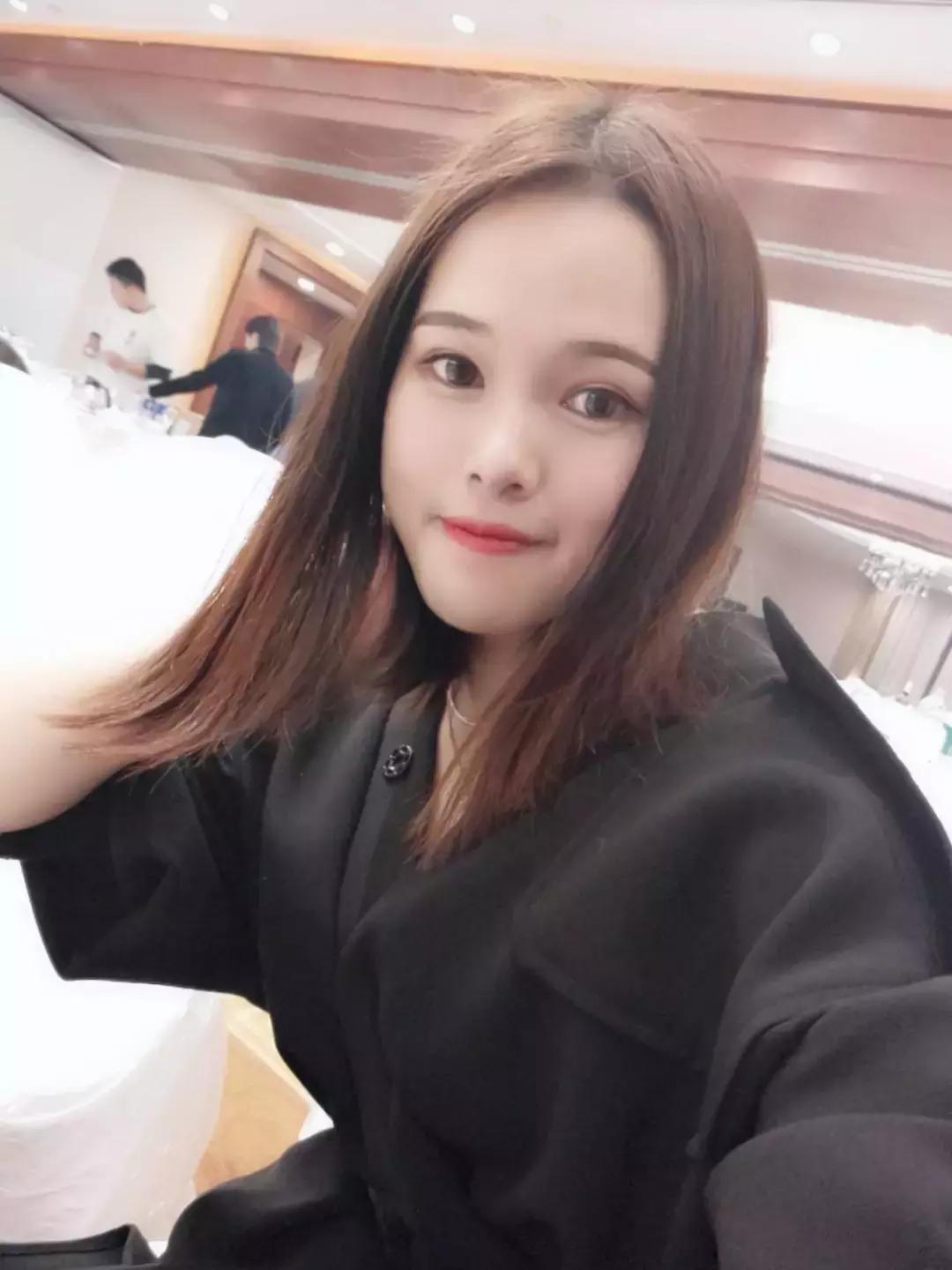 今日为大家曝光这群一年365天天天盆友圈发美食的“小婊砸”们