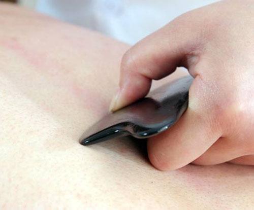 风寒感冒刮痧刮哪个部位,感冒鼻子不通气刮痧刮哪个部位