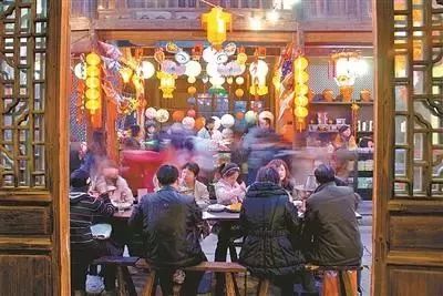 赏花灯游千年古街,游古镇赏花灯品古趣