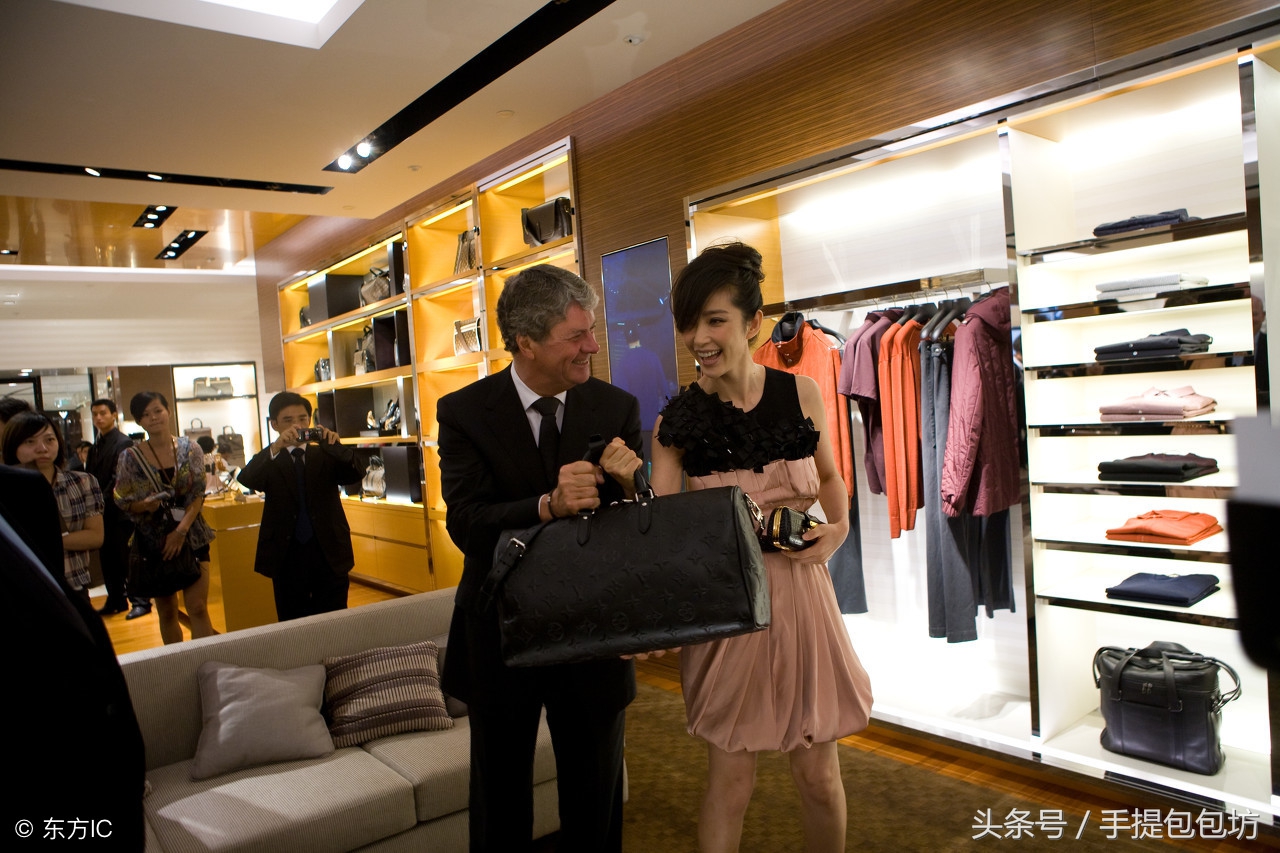 为什么有的名牌包包没有肩带呢,为什么有些大牌包包没牌子