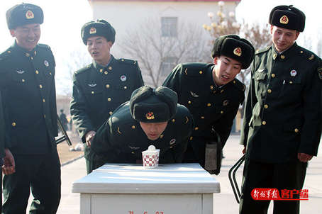 军营大拜年春节嘉年华,军营官兵春节活动视频