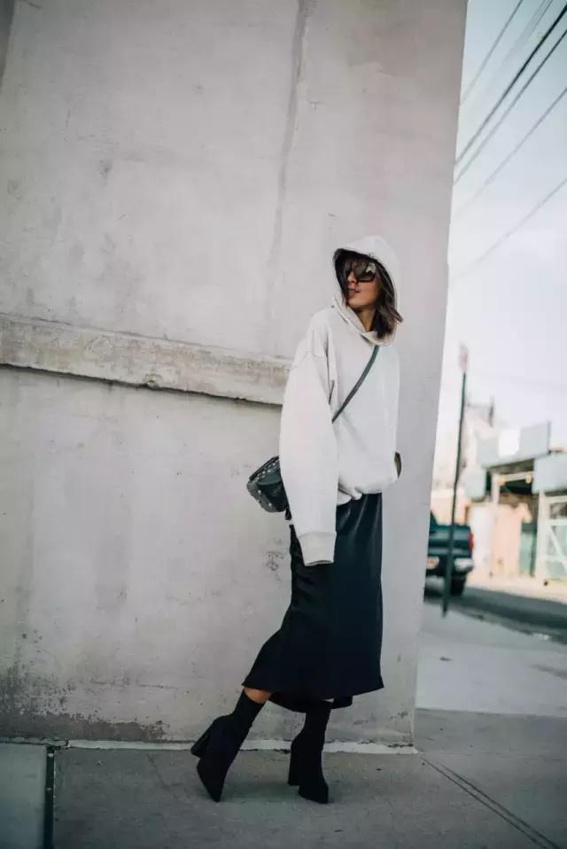 oversize微胖穿搭春季,这个春天一定要买条绿裤子