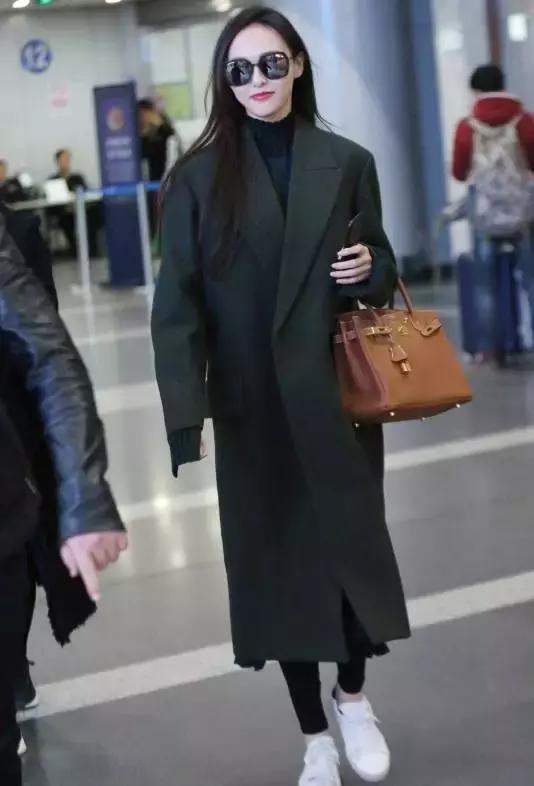 oversize微胖穿搭春季,这个春天一定要买条绿裤子