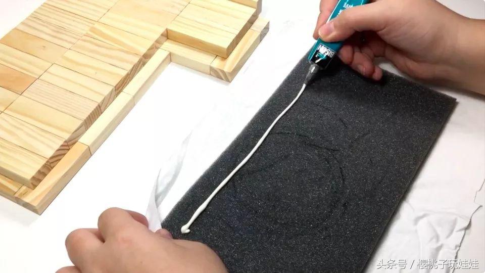 用鞋盒给芭比娃娃做一个简单的床,给芭比娃娃做超大自制床