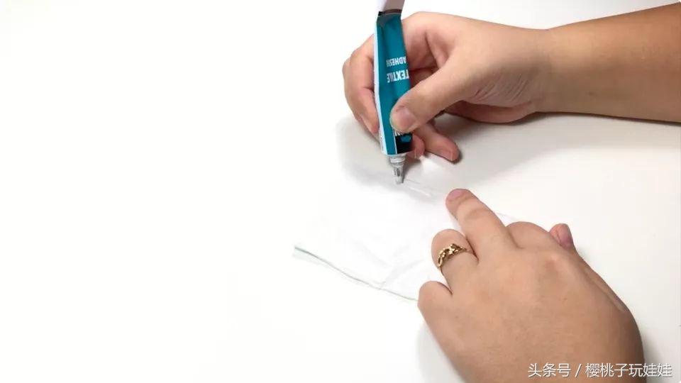 用鞋盒给芭比娃娃做一个简单的床,给芭比娃娃做超大自制床