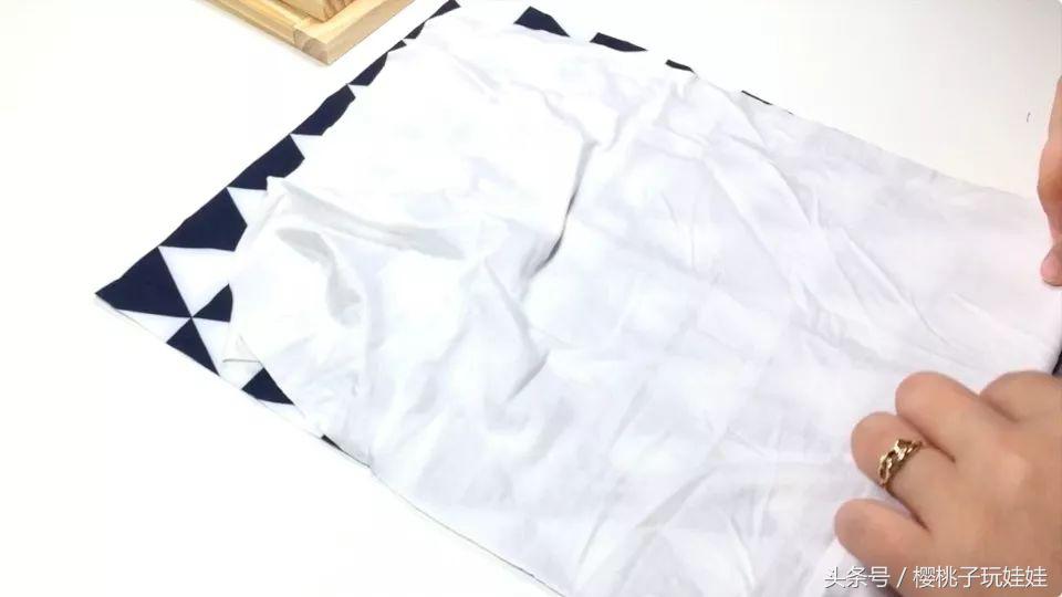 用鞋盒给芭比娃娃做一个简单的床,给芭比娃娃做超大自制床