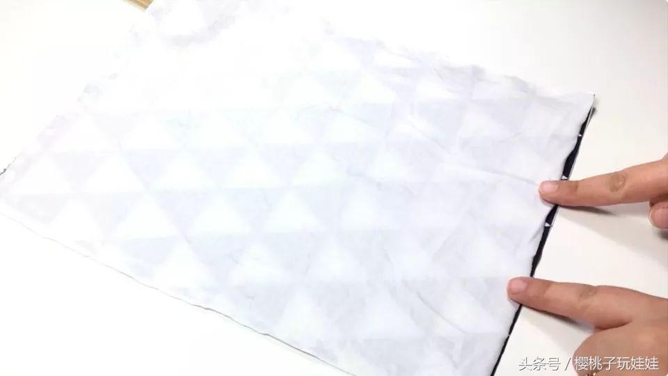 用鞋盒给芭比娃娃做一个简单的床,给芭比娃娃做超大自制床