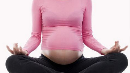 孕期六个月溢奶透明色,孕期溢乳最好的解决方法