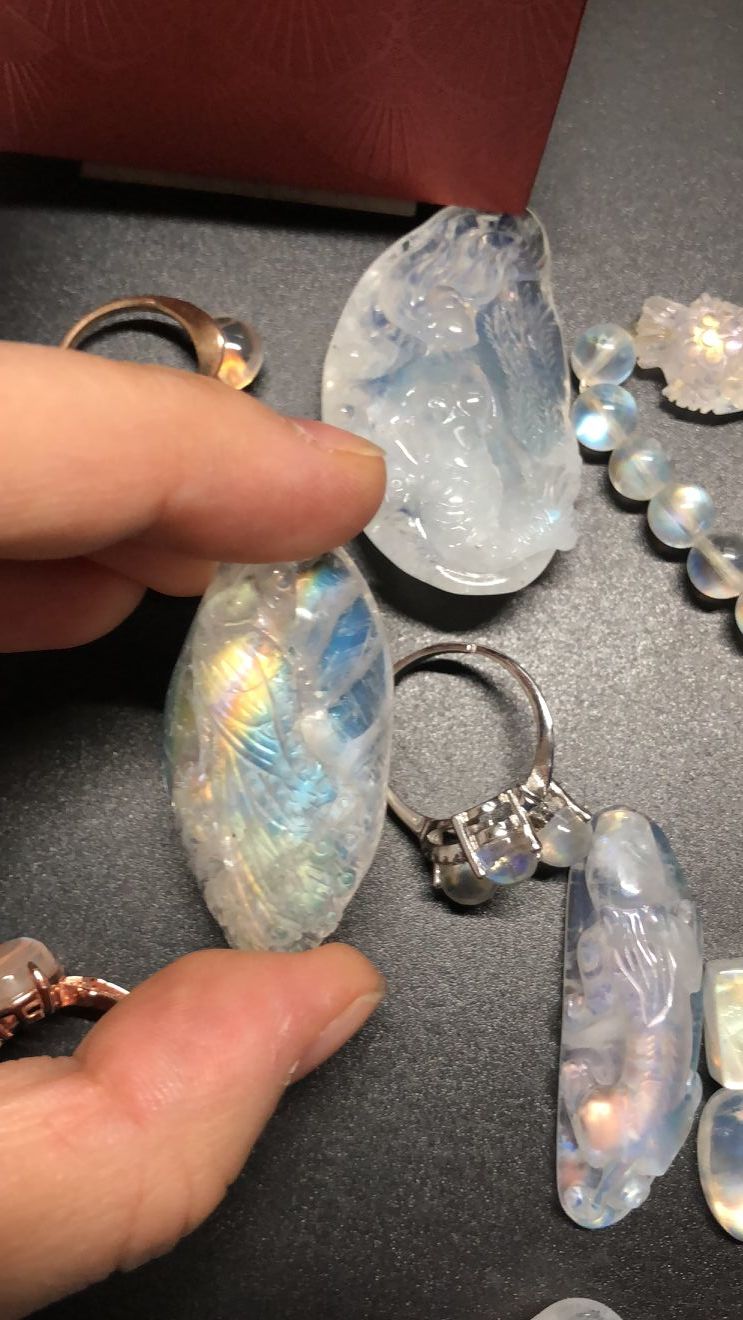 彩虹月光石真的吗 (彩虹月光石戒指)