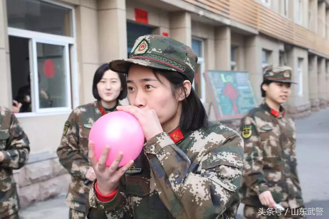 过年“七天最”|“酷炫”活动齐上阵,“年味”“兵味”“战味”哪家浓?