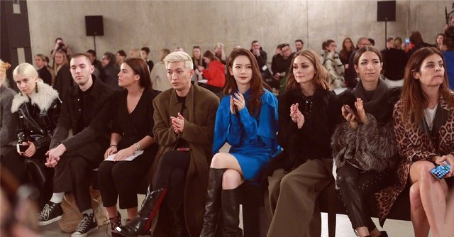 戚薇国际机场照,戚薇和老外的视频