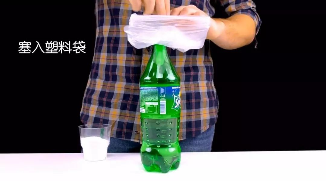 如何用可乐充气,用可乐怎么给气球充气