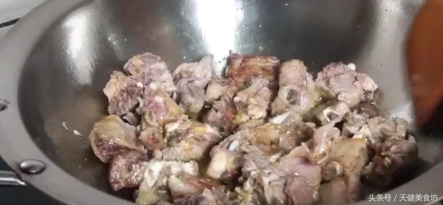 土豆烧排骨超级下饭的家常菜,黄豆酱土豆烧排骨家常做法不辣的