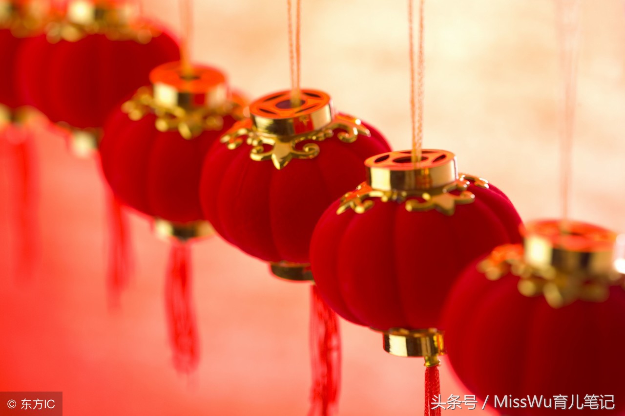 和孩子一起看春晚的感受,你家小孩看电视吗