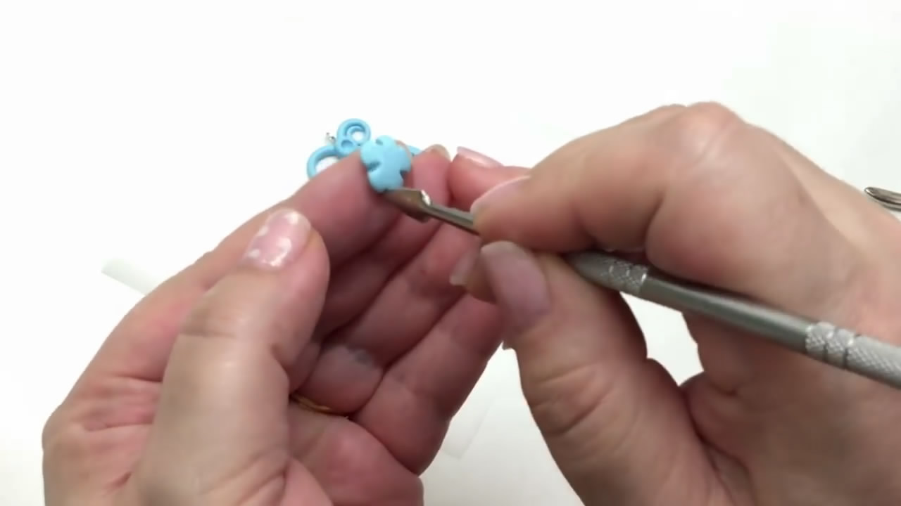 diy手工制作钥匙链教程,用粘土制作可爱的钥匙链