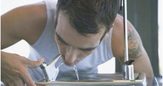 冷知识晚上饿着睡觉会变丑,冷知识饿着肚子睡觉会变丑