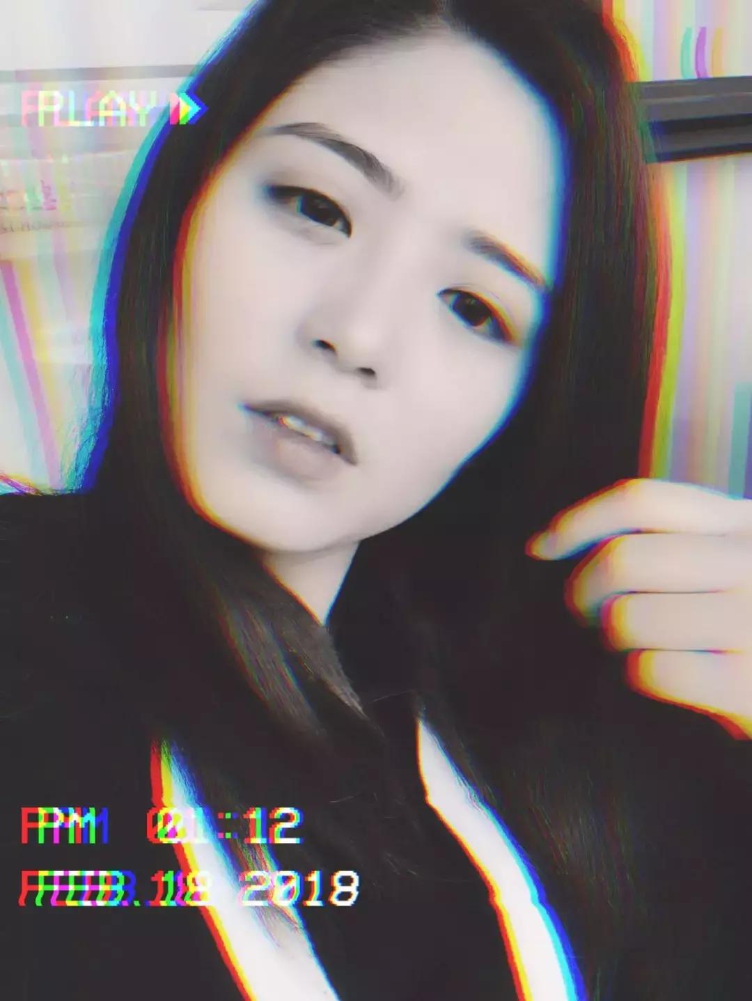 今日为大家曝光这群一年365天天天盆友圈发美食的“小婊砸”们