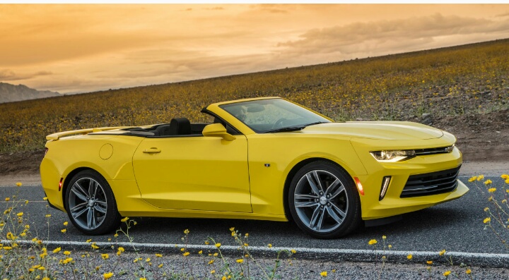 雪佛兰科迈罗，俗称大黄蜂，虽然说是平民跑车，可是价格可不亲民