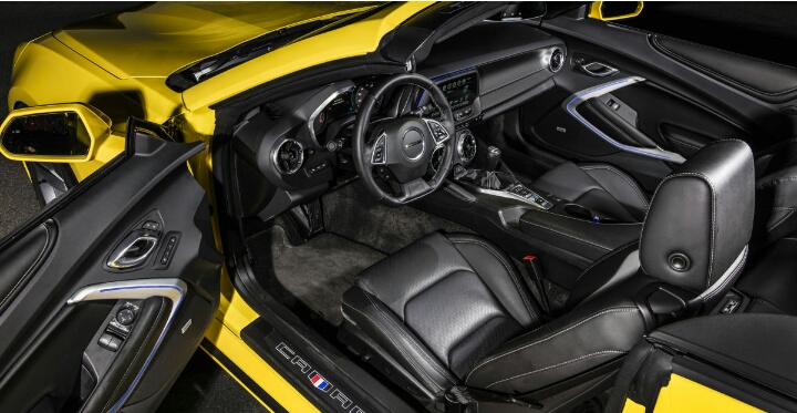 雪佛兰科迈罗，俗称大黄蜂，虽然说是平民跑车，可是价格可不亲民