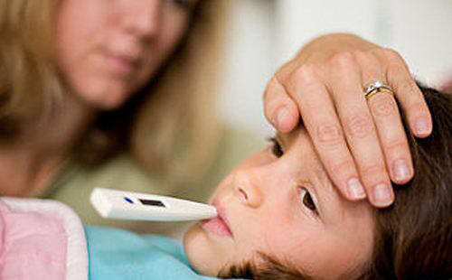 出门旅游宝宝发烧,春节和孩子容易感冒