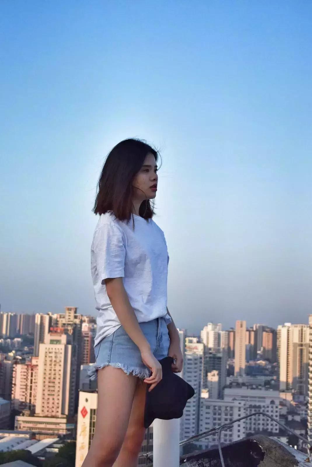 今日为大家曝光这群一年365天天天盆友圈发美食的“小婊砸”们