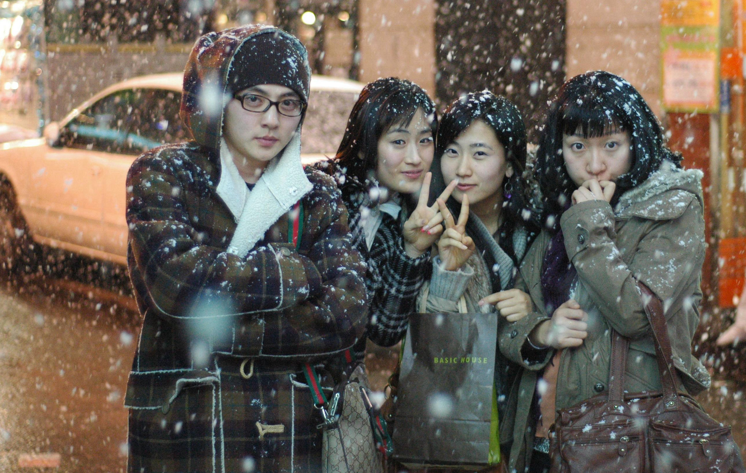 随风飞舞——雪花下武昌街头影像