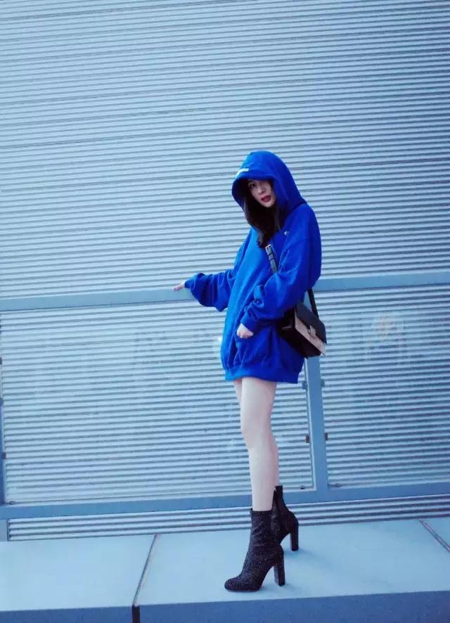 oversize微胖穿搭春季,这个春天一定要买条绿裤子