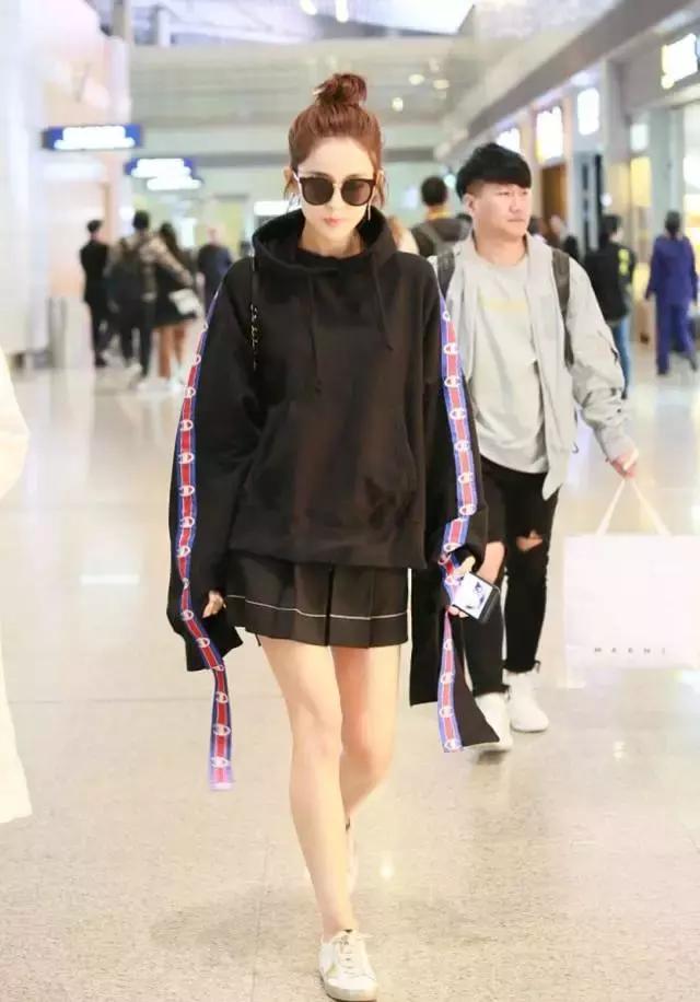 oversize微胖穿搭春季,这个春天一定要买条绿裤子