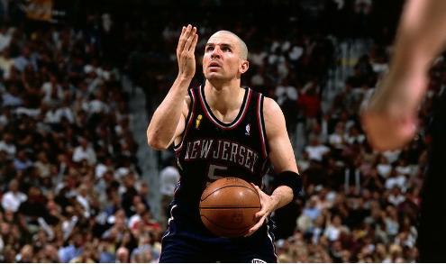 NBA谁的罚球习惯最有个性？基德亲吻爱妻成笑柄，1人深蹲式罚球！