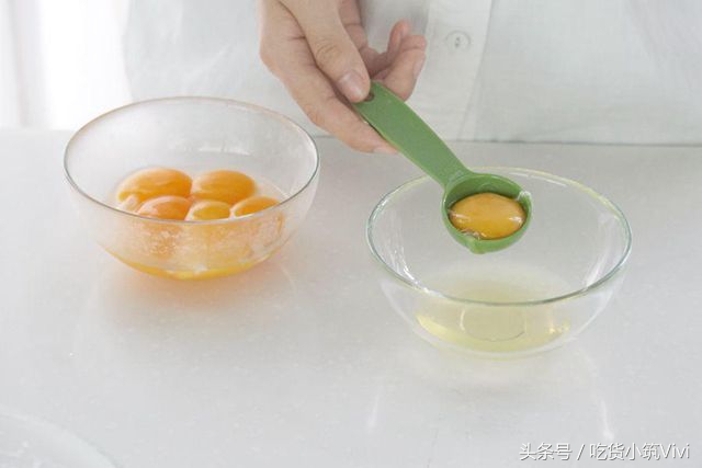 烘焙蛋清分离手法,烘焙分蛋怎么分快一点
