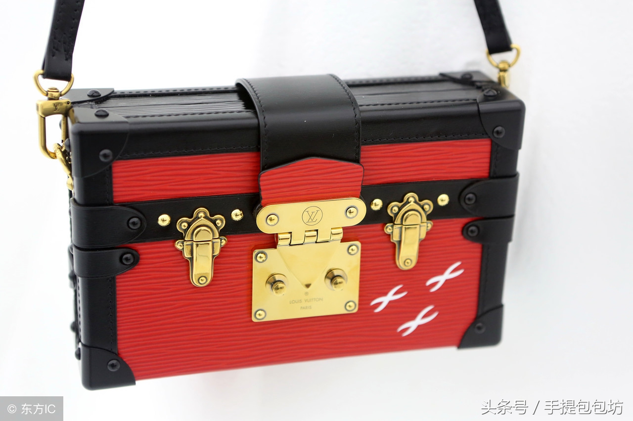 为什么有的名牌包包没有肩带呢,为什么有些大牌包包没牌子