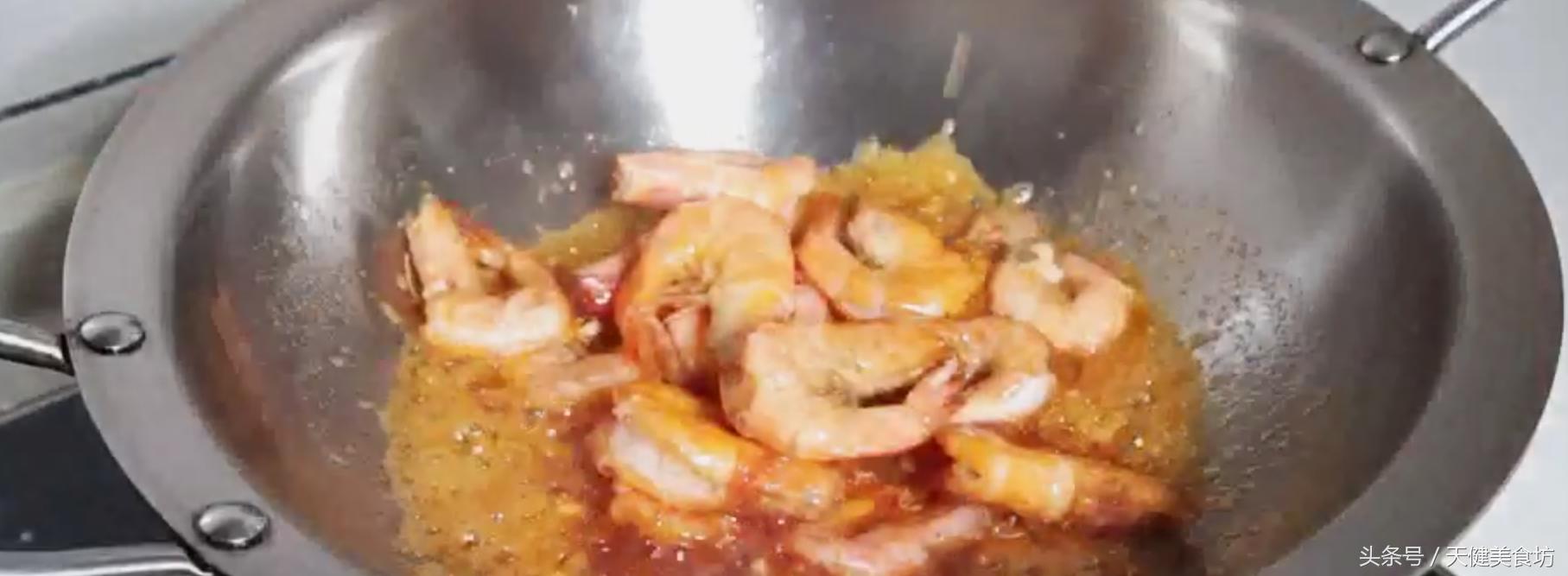 喜欢吃油焖虾的赶紧收藏这个做法,爱吃虾的千万不要错过