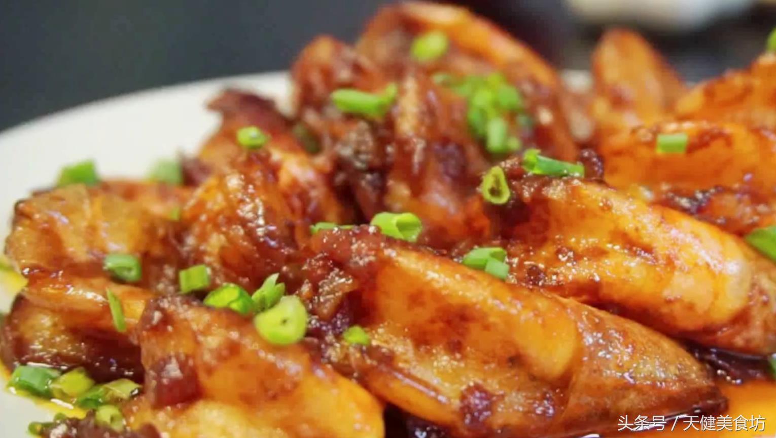 喜欢吃油焖虾的赶紧收藏这个做法,爱吃虾的千万不要错过