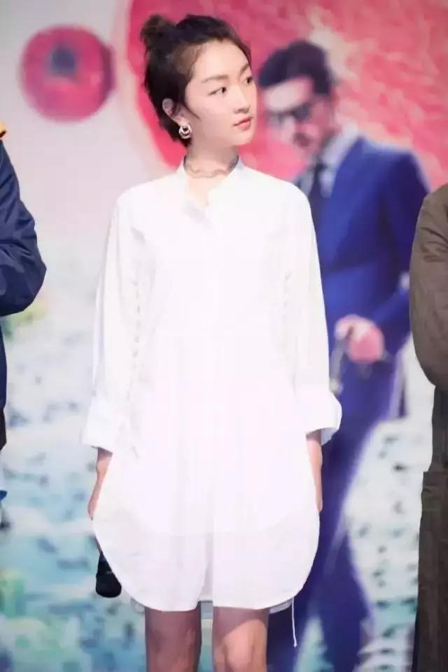 oversize微胖穿搭春季,这个春天一定要买条绿裤子