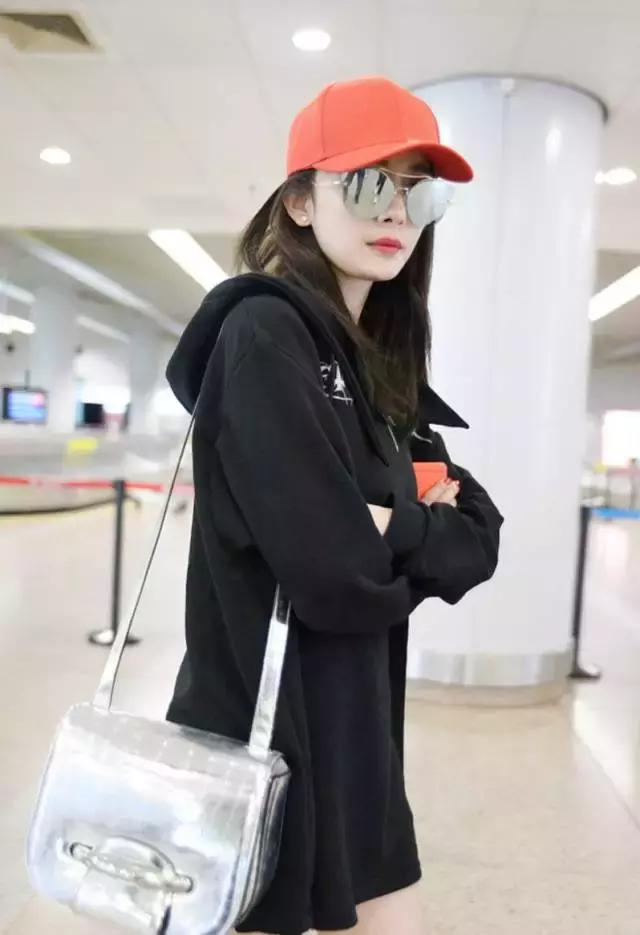 oversize微胖穿搭春季,这个春天一定要买条绿裤子