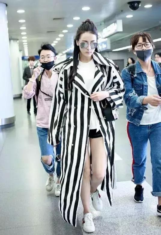 oversize微胖穿搭春季,这个春天一定要买条绿裤子