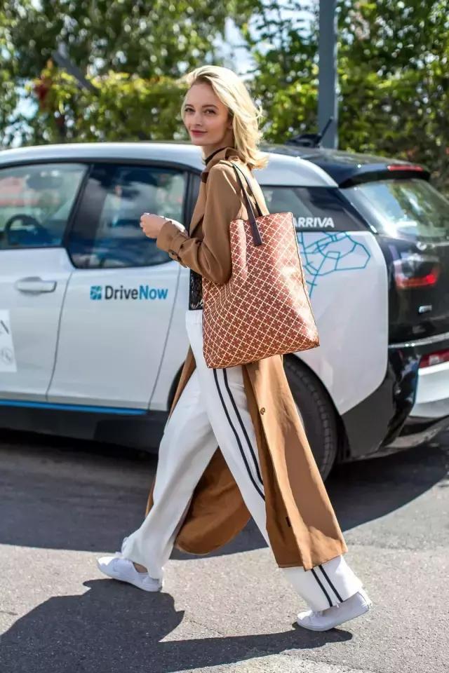 oversize微胖穿搭春季,这个春天一定要买条绿裤子