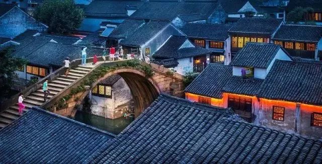 赏花灯游千年古街,游古镇赏花灯品古趣