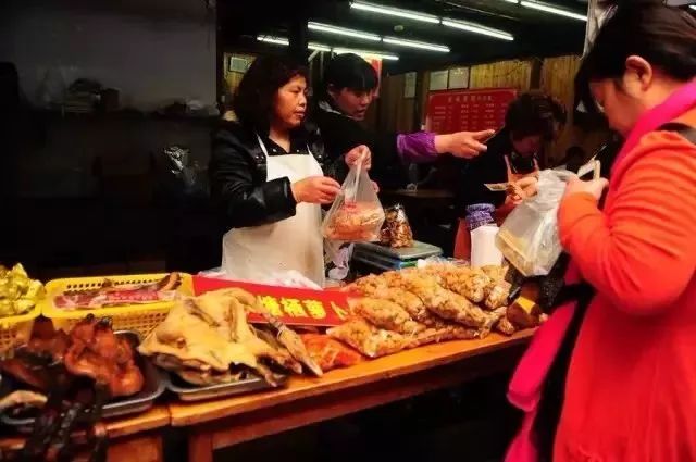 赏花灯游千年古街,游古镇赏花灯品古趣