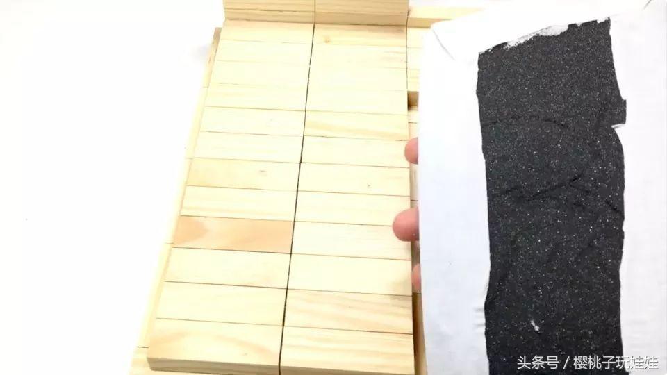 用鞋盒给芭比娃娃做一个简单的床,给芭比娃娃做超大自制床