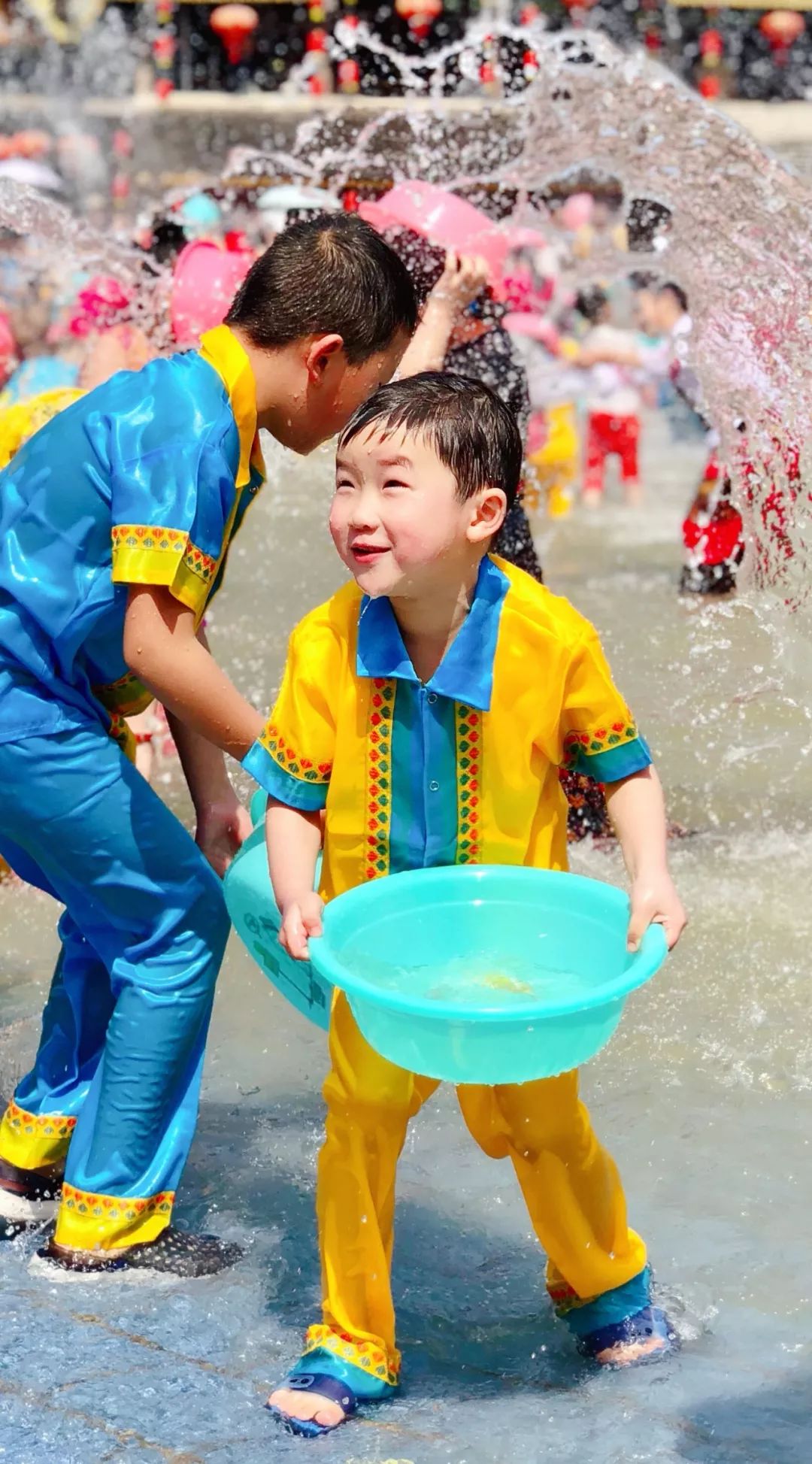 体验一把傣族人民的泼水节,傣族歌曲喜迎新年泼水节的到来