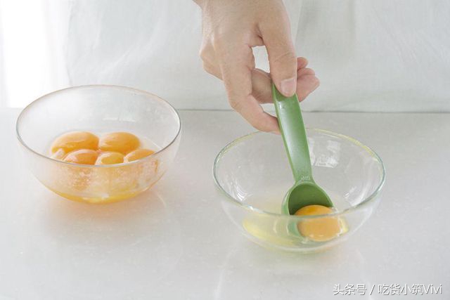烘焙蛋清分离手法,烘焙分蛋怎么分快一点