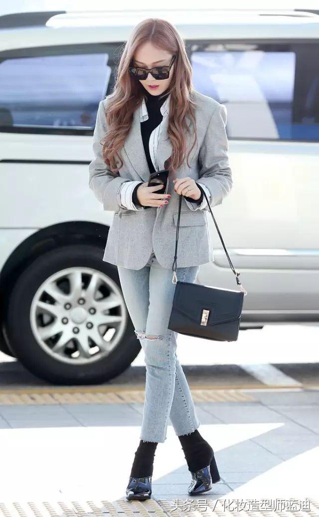 毛衣衬衫最温暖的叠穿套路,墨绿色毛衣配的衬衫穿搭