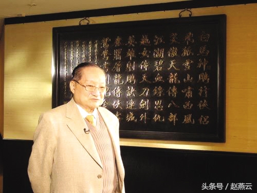 金庸岳不群有什么隐喻,金庸为何被人叫岳不群