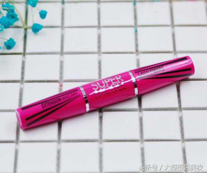 最近流行泰妆,近日流行泰妆