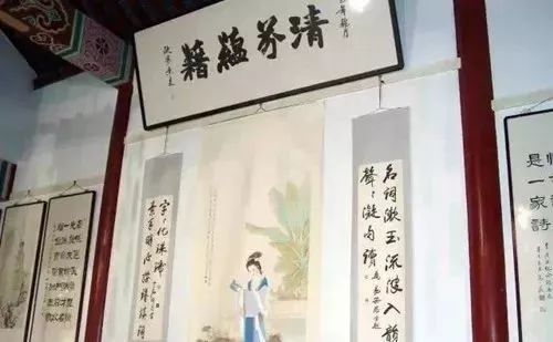 她借酒消愁：怎一个愁字了得；却醉词发问：知否？应是绿肥红瘦