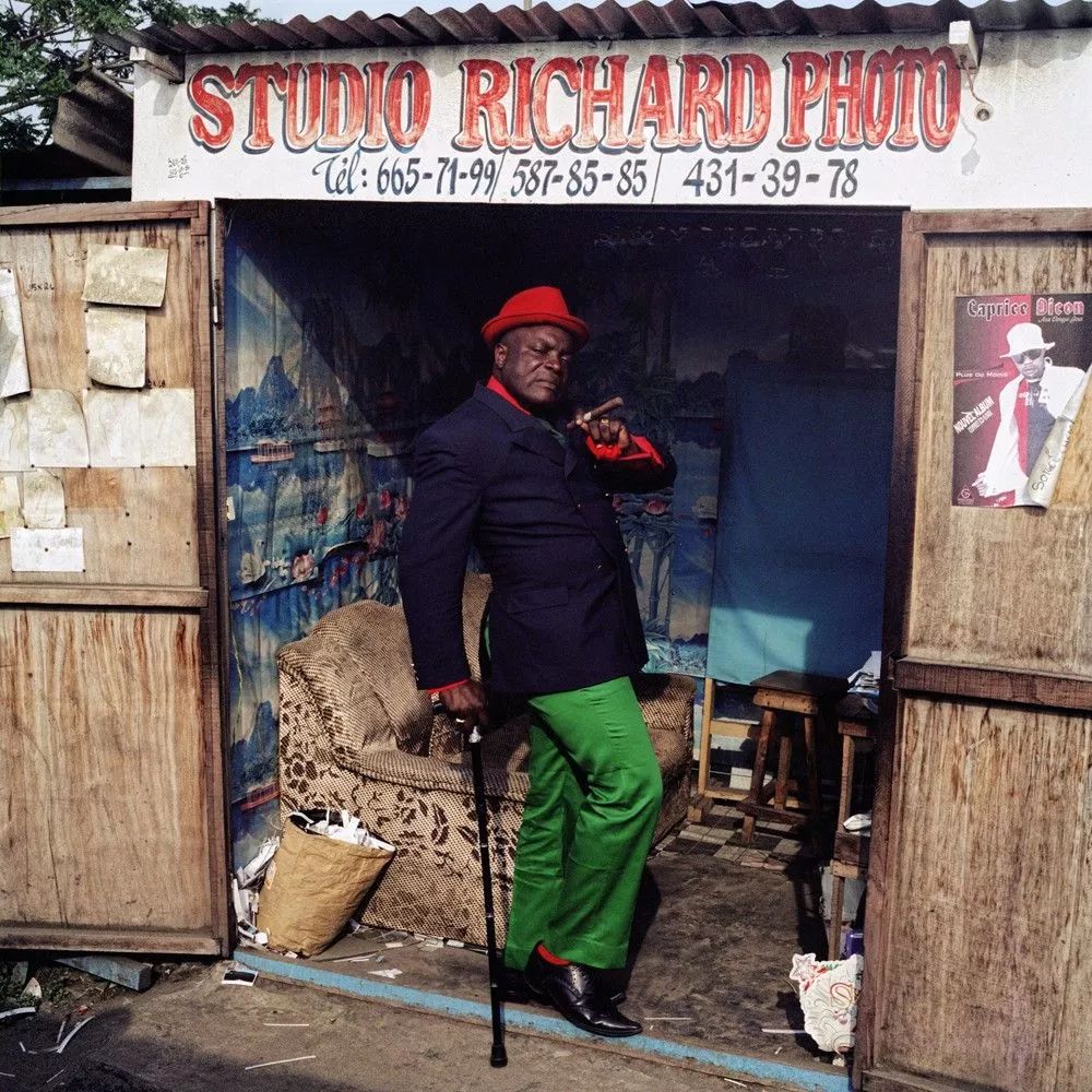 非洲贫民窟的时尚经:即使住最破的垃圾堆里,也穿着最骚的阿玛尼