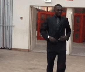 非洲贫民窟的时尚经:即使住最破的垃圾堆里,也穿着最骚的阿玛尼