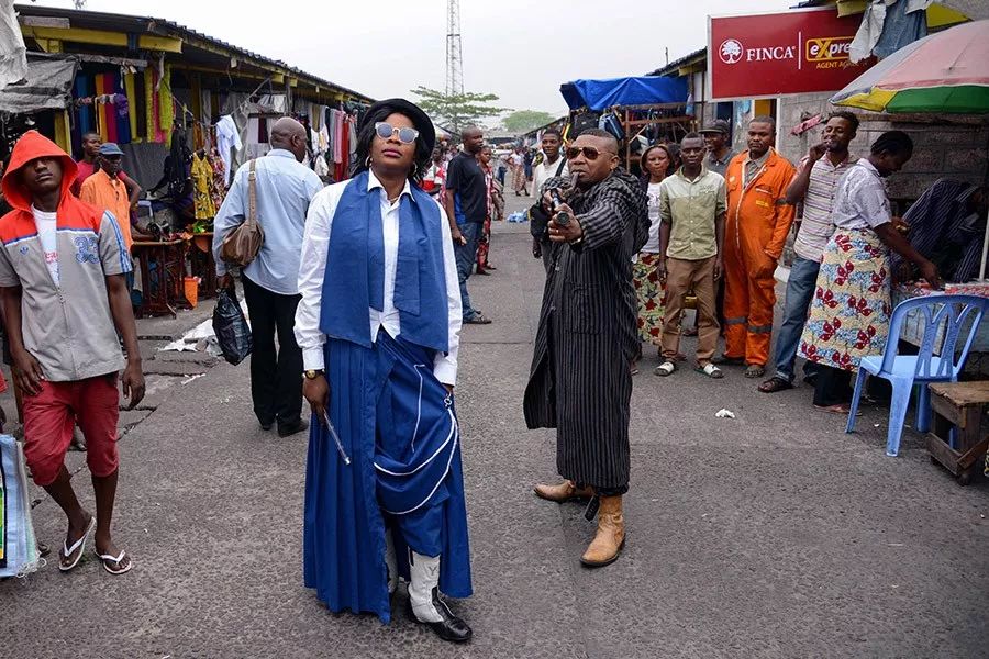 非洲贫民窟的时尚经：即使住最破的垃圾堆里，也穿着最骚的阿玛尼