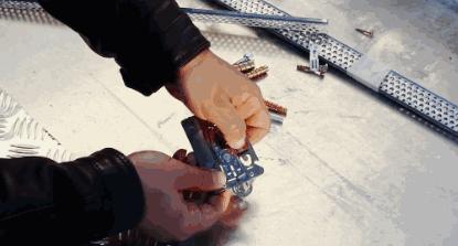 超实用卡片式工具箱,小到可以藏在钱包里